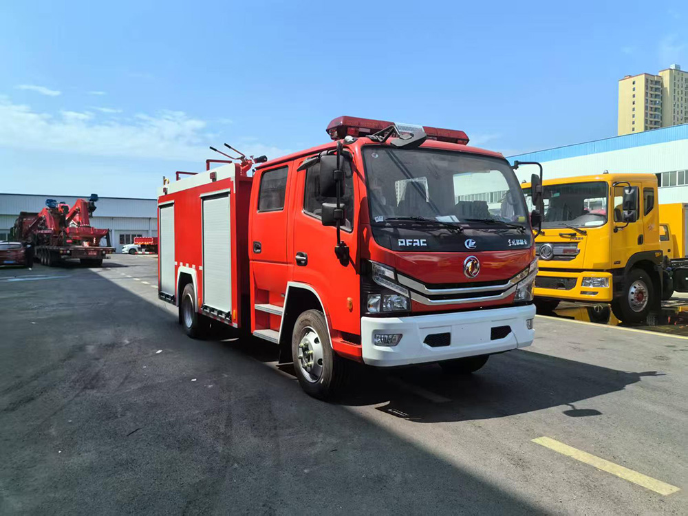 东风4吨泡沫150马力消防车