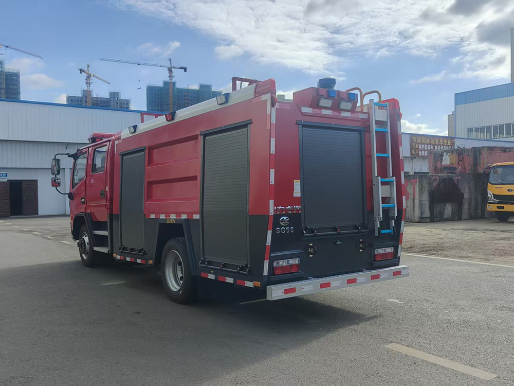 东风5吨云内170马力泡沫消防车