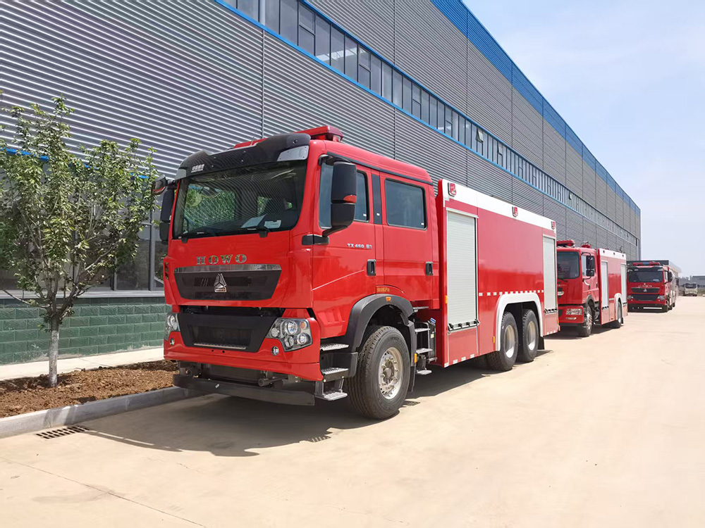 重汽豪沃12吨泡沫消防车（545马力）